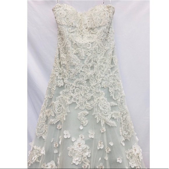 David Tutera for Mon Cheri wedding gown - Picture 11 of 16